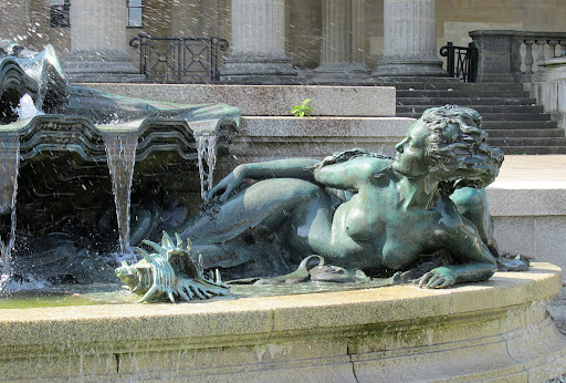 mermaid fountain statue